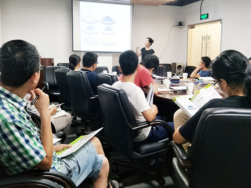 建設網承辦在北京信息產業院“領先的工業地面系統解決方案”研討會